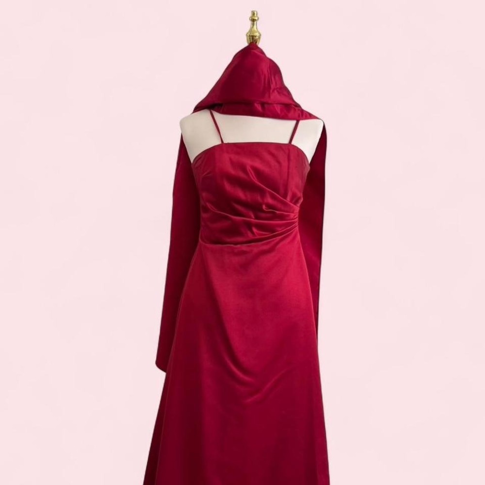 Y2K Michaelangelo Red Satin Gown with Matching Hooded Scarf —‎ Size 6